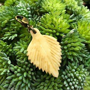 3/$20🌺🌸🌺 LENNY & EVA NEW Bone Feather‎ #1 Charm
